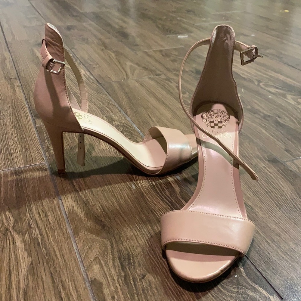Vince Camuto nude heels size 7.5 great condition